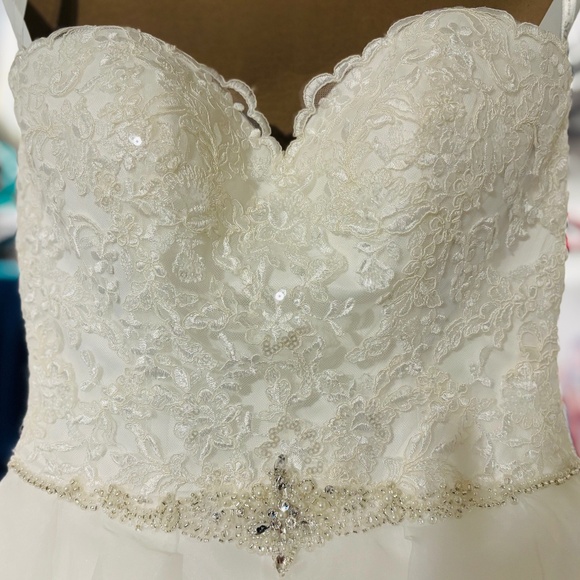 Wedding Dress - Picture 1 of 5